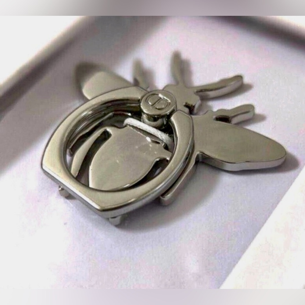 🐝 NIB/NIP DIOR Silver Bee Smartphone Ring Stand 1.8 x 2 inches 🐝 - Picture 5 of 10